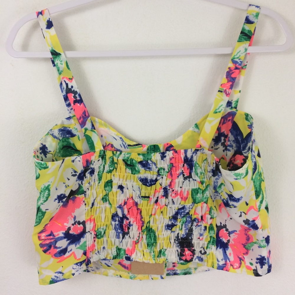 Paper Crane NWT Flirty Floral Crop Top Size Large - Picture 5 of 5